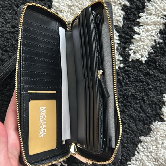 NWT MICHAEL KORS Black&Gold WristletWallet with Compartments100% Genuine Leather - Picture 6 of 17